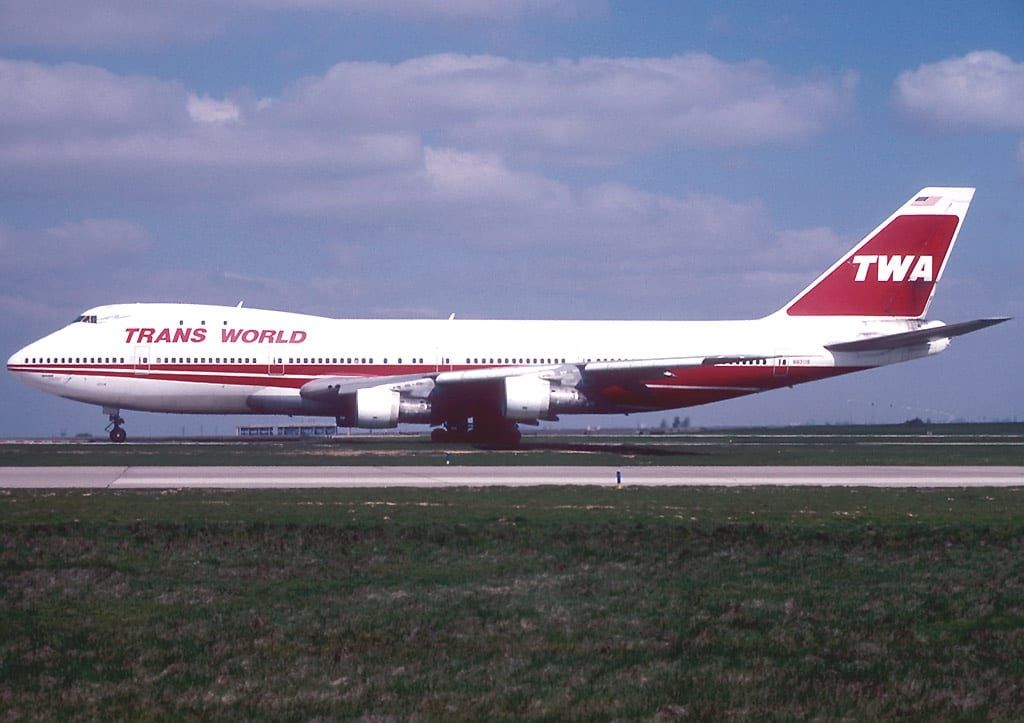 A TWA Boeing 747-131 at Paris–Charles de Gaulle airport.